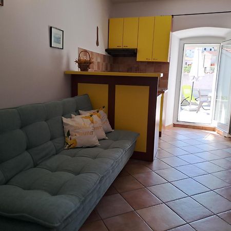 Greta Apartman Vrbnik Kültér fotó