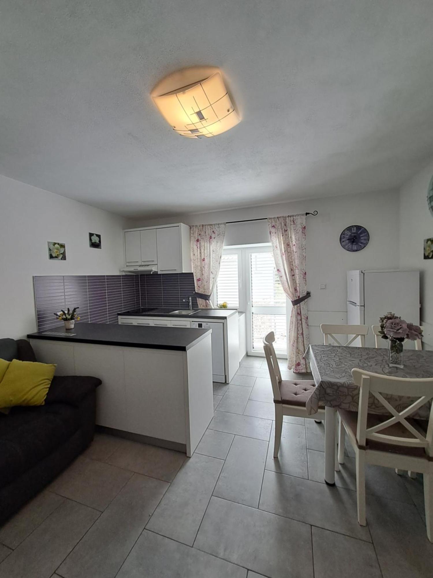 Greta Apartman Vrbnik Kültér fotó