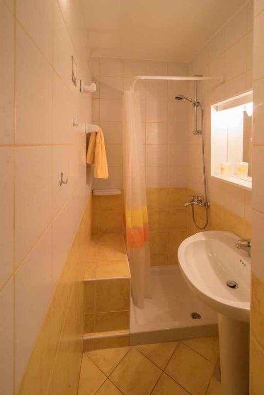 Greta Apartman Vrbnik Kültér fotó