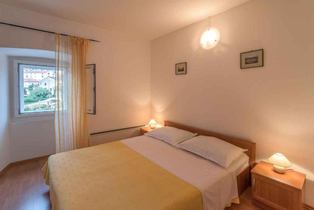 Greta Apartman Vrbnik Kültér fotó