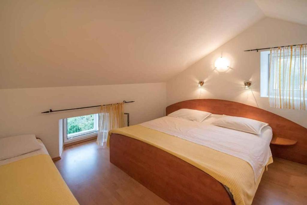 Greta Apartman Vrbnik Kültér fotó