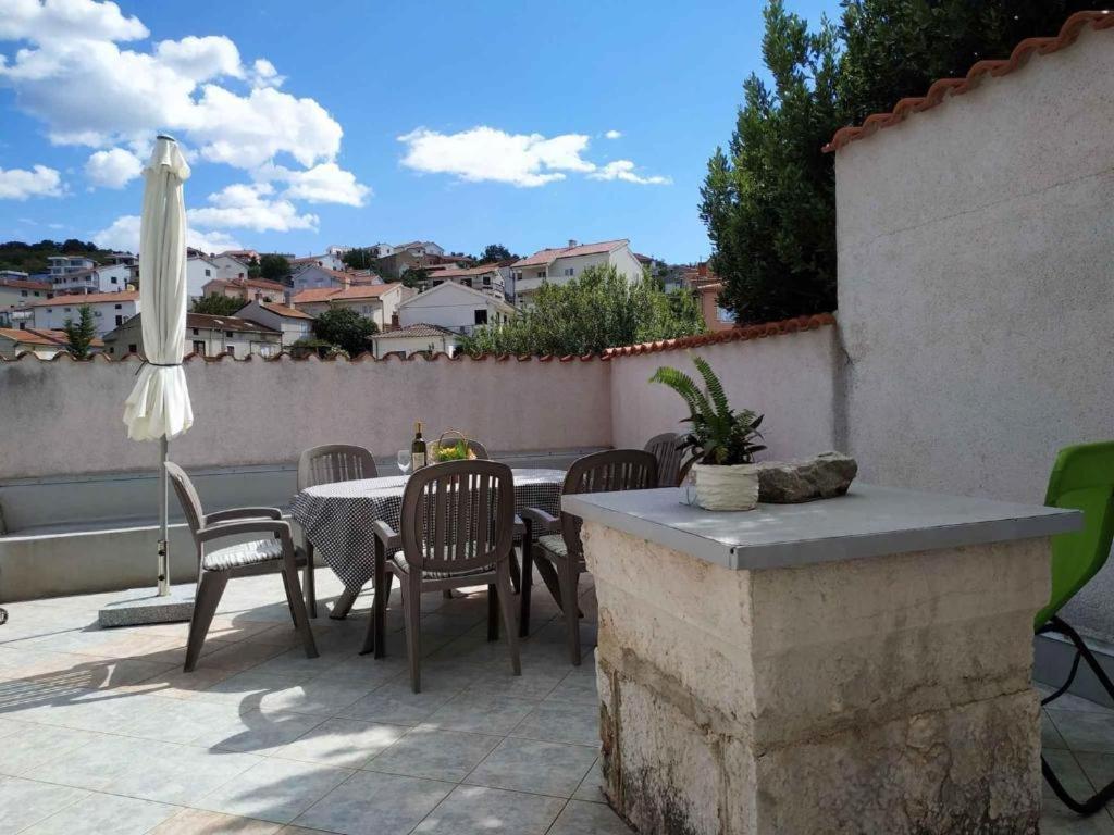 Greta Apartman Vrbnik Kültér fotó